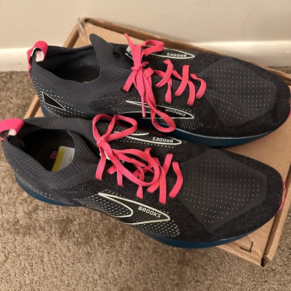 Brooks Women's Levitate StealthFit 5 - Picture 2 of 11
